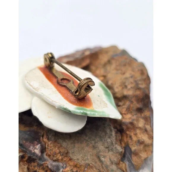 Vintage White Magnolia Porcelain Flower Brooch With Gold-Tone Center Leaf Detail - Picture 6 of 7